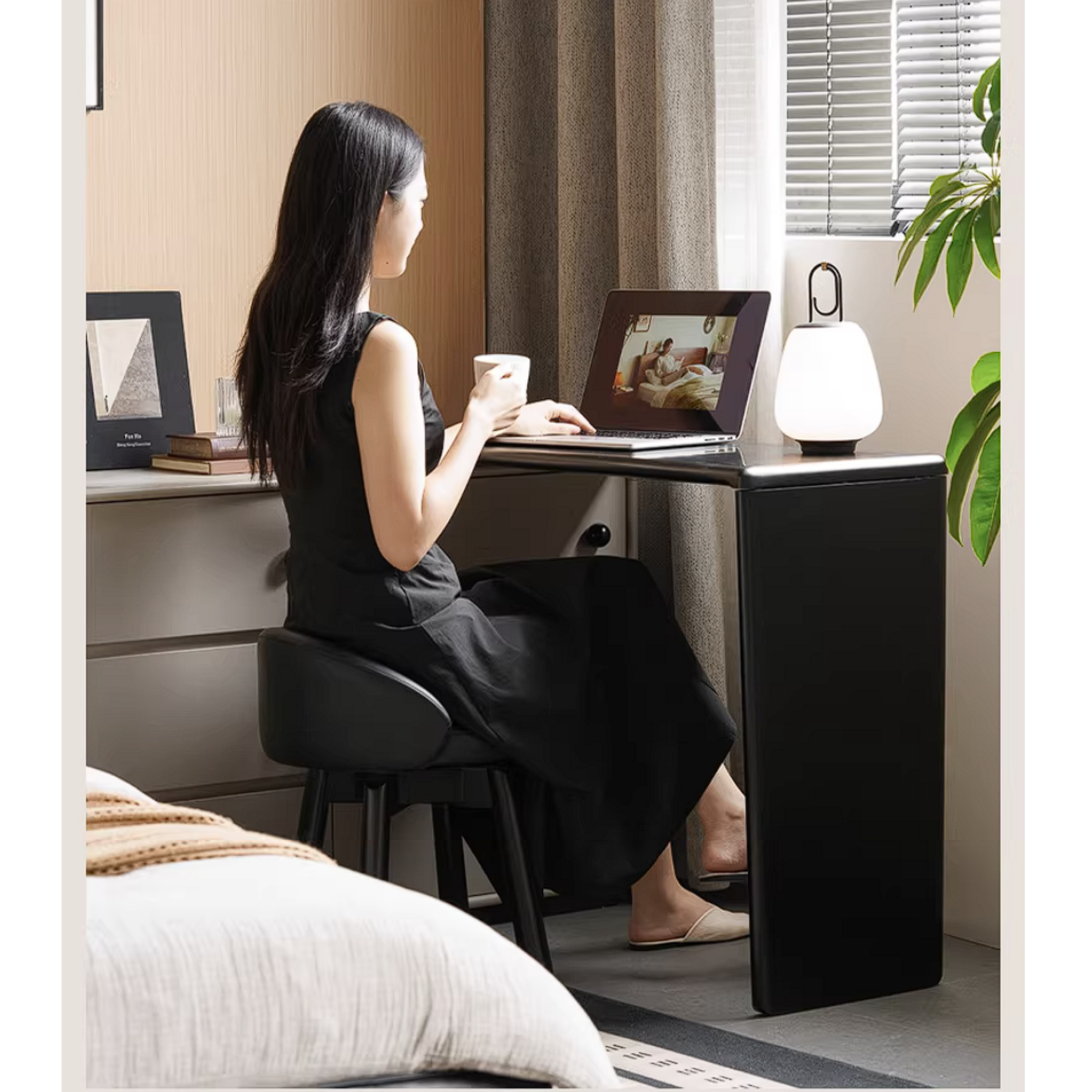 Rubberwood Solid Wood Rotating Extendable Vanity Table with