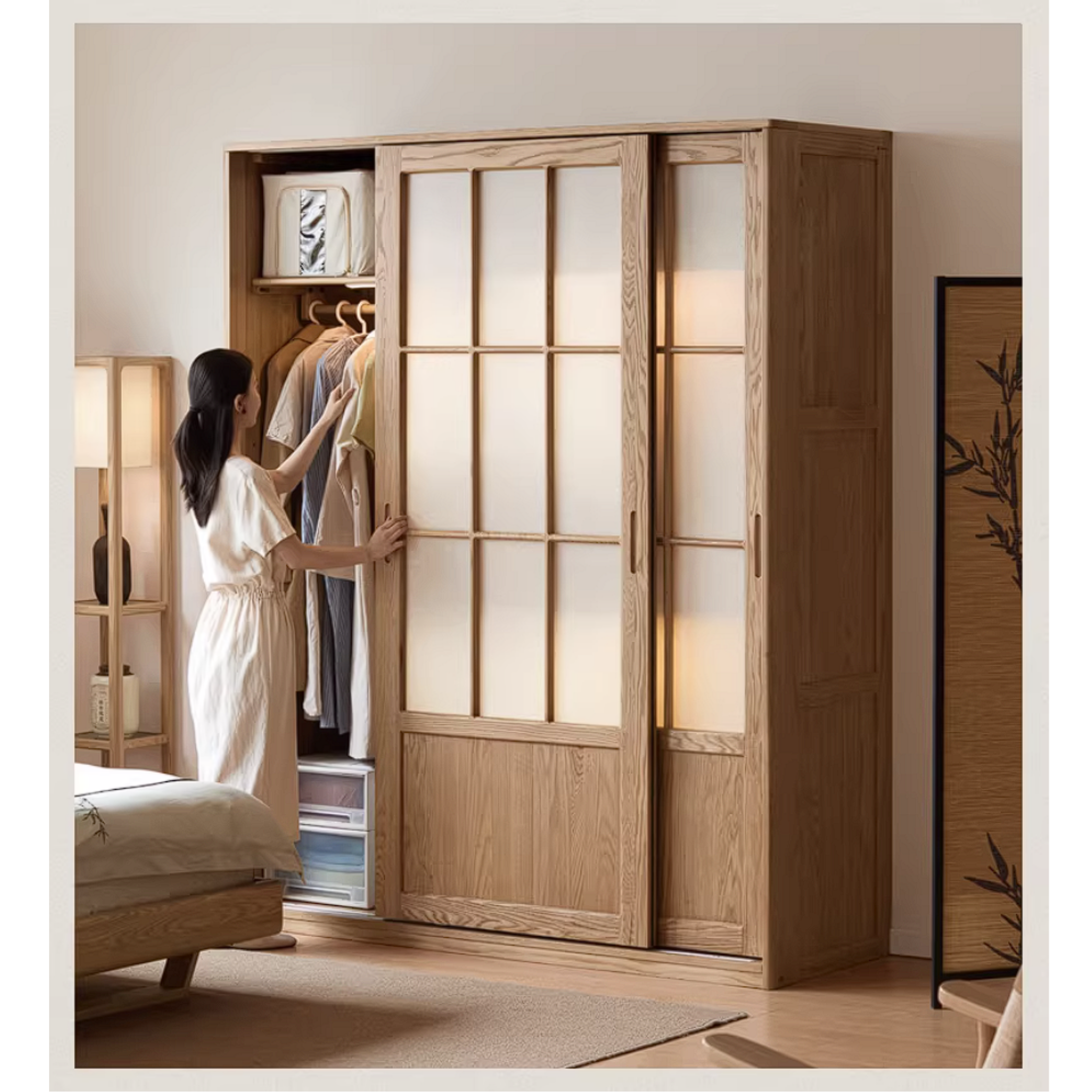 Oak Solid Wood Wardrobe Cabinet with Minimalist Songshi Storage