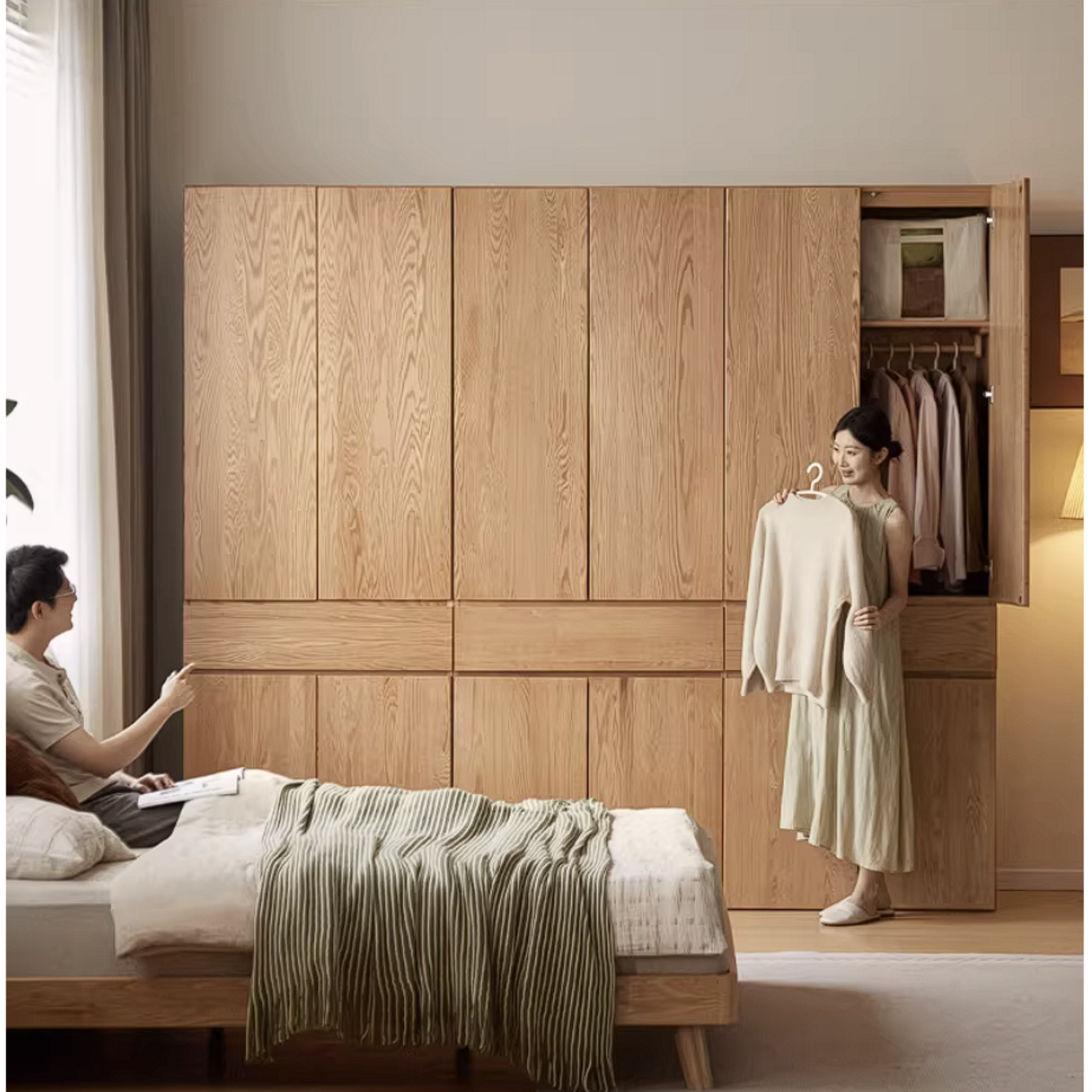 Oak Solid Wood Double Door Wardrobe with pull-out storage drawers Design