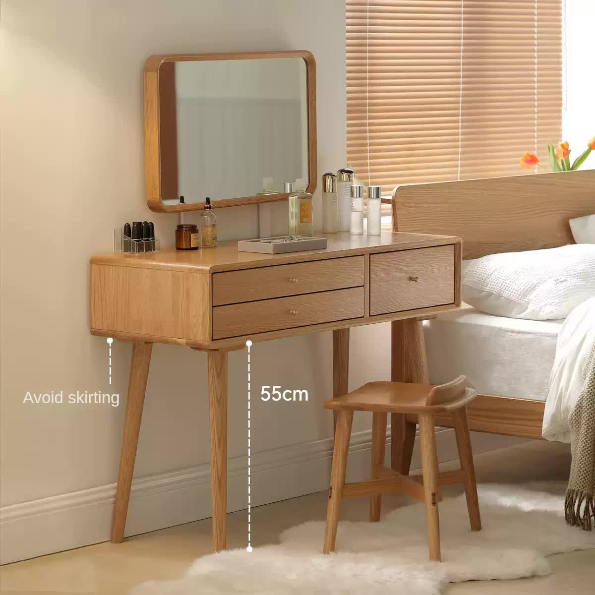 Oak Solid Wood Modern Dressing Table With Mirror.