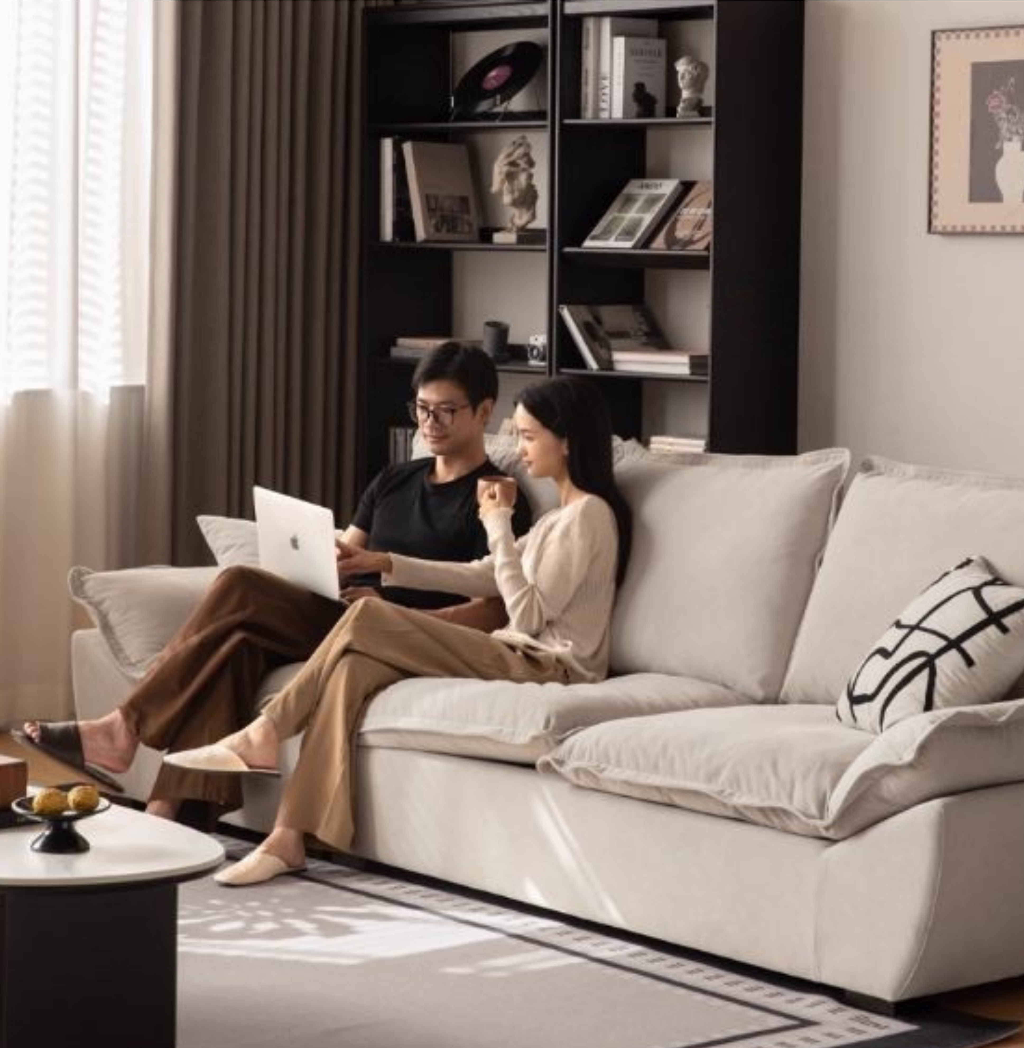 Cream Style Fabric Sofa with Pet-Friendly Scratch-Resistant Fabric, Fully Removable and Washable Design