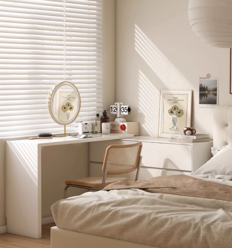 Poplar Solid Wood Makeup Table and Stretchable Vanity Table.