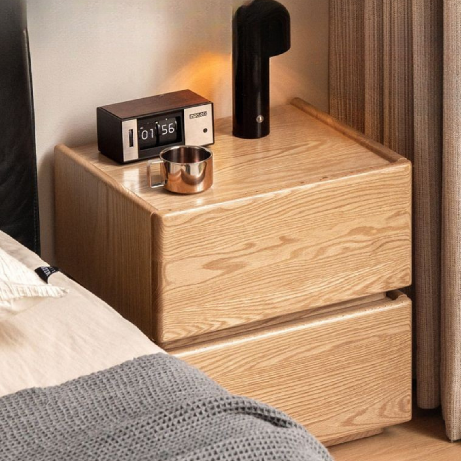 Oak Solid Wood Nightstand with Storage Drawer