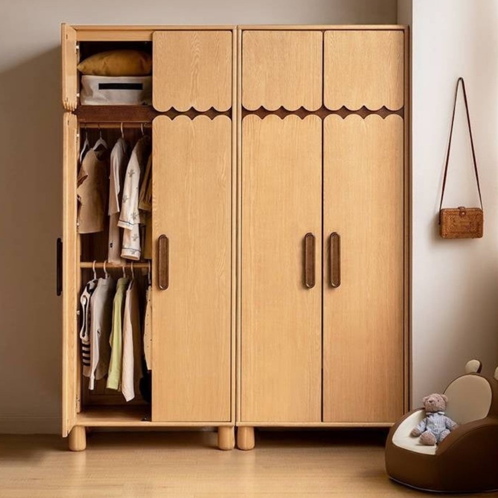 Oak Solid Wood Original Wood Style Children's Wardrobe