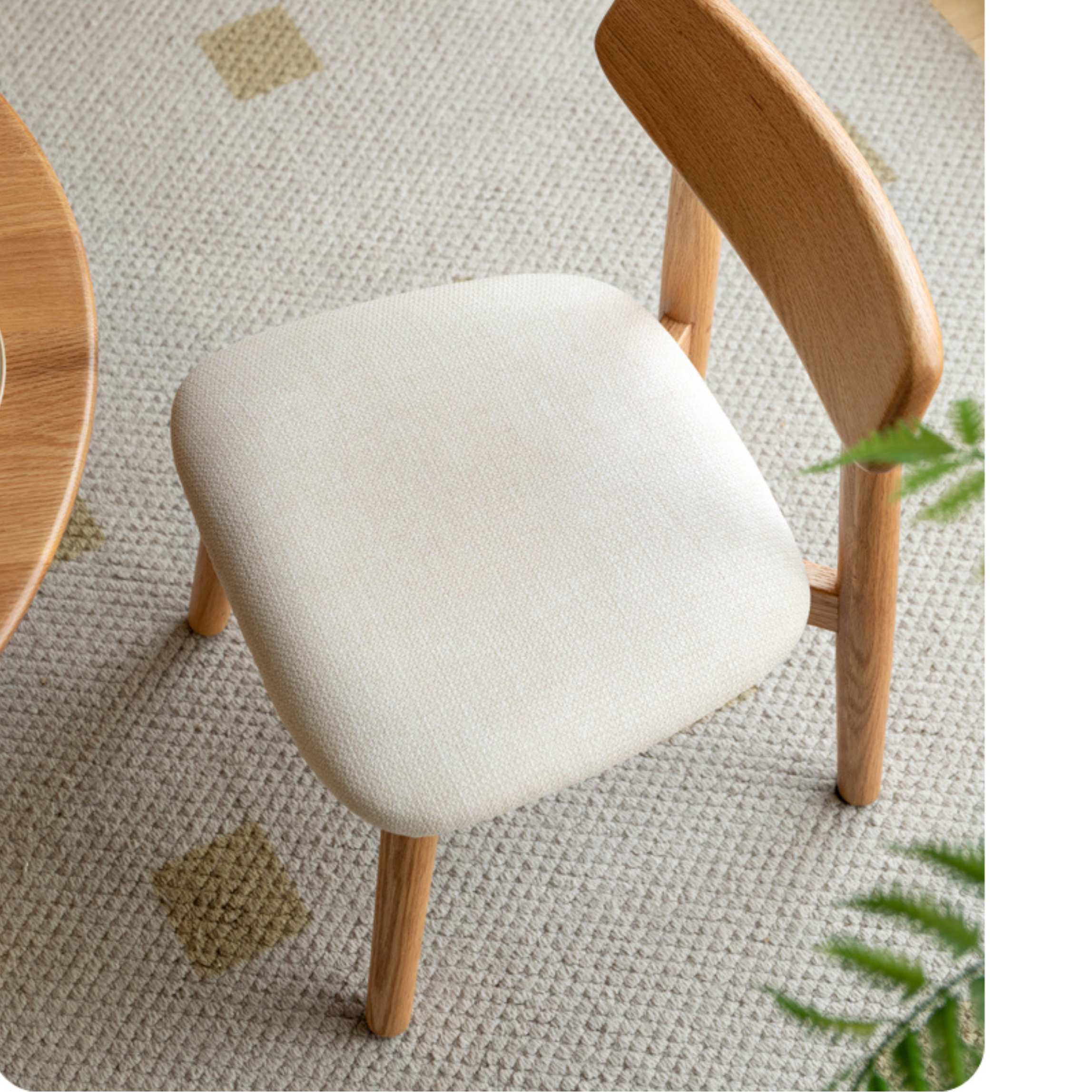 Oak Solid Wood Small Chair Children's Baby Chair.