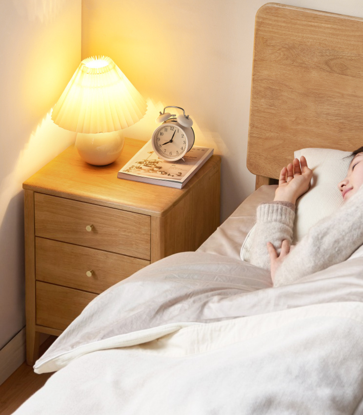 Solid RubberWood, Oak Solid Wood Modern Nightstand.