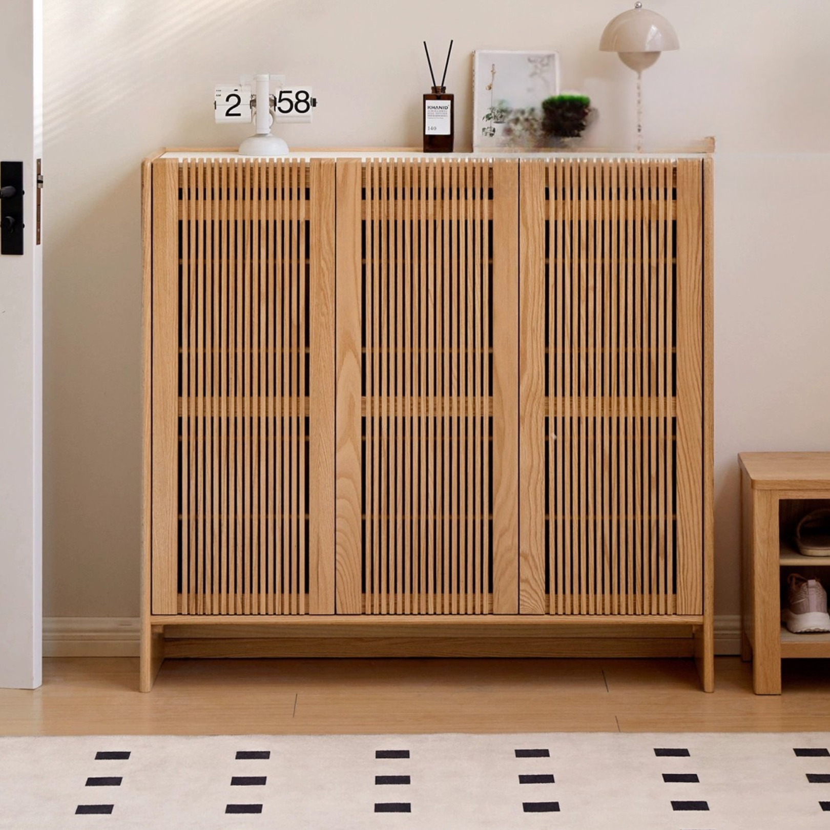 Oak Solid Wood Modern Simple Rock Plate Shoe Cabinet