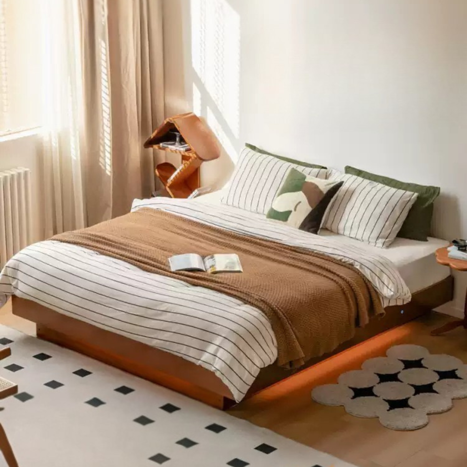 Poplar Solid Wood Retro Platform Box Bed, Headboard-Free Bed with light
