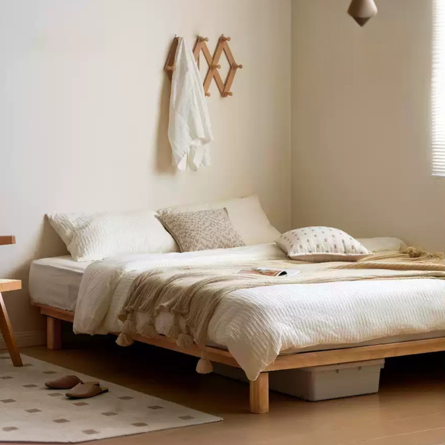 Beech Solid Wood platform bed, headboard-free bed