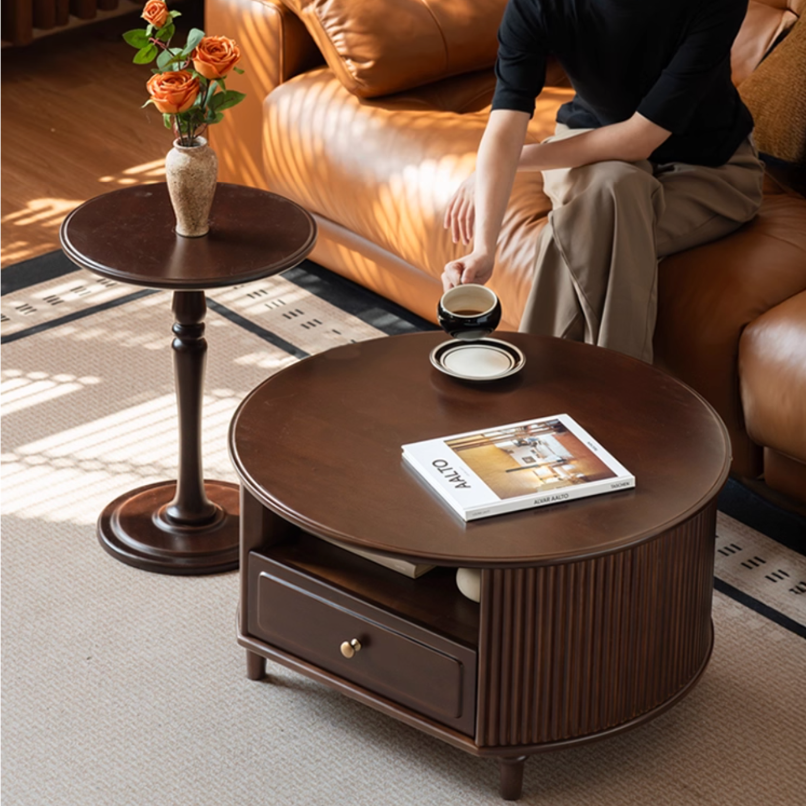 Poplar Solid Wood American Retro Style Round Coffee Table