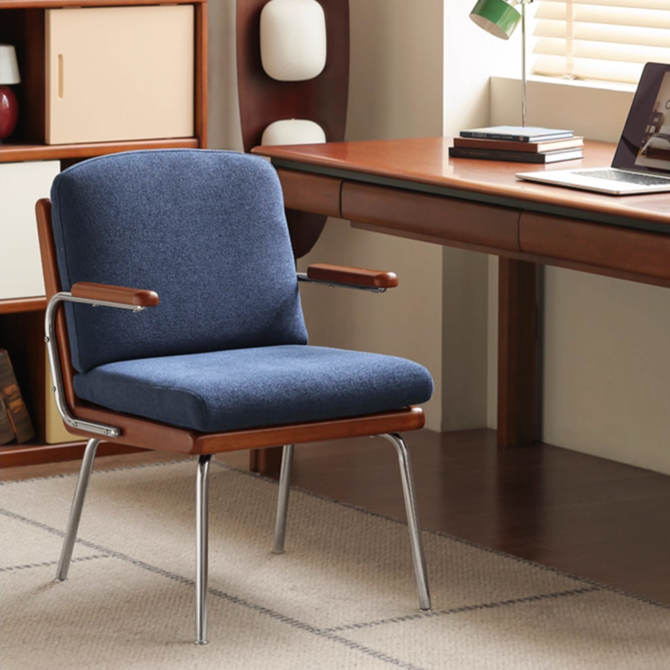 Solid Rubberwood Antique Style Leisure Armchair