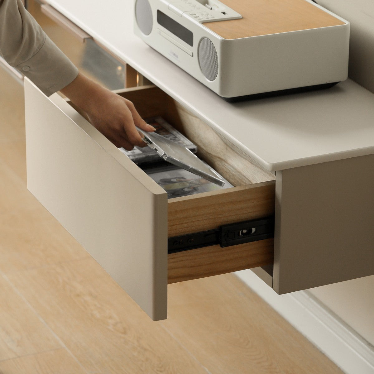 Poplar Solid Wood Wall Mounted TV Cabinet with Light.