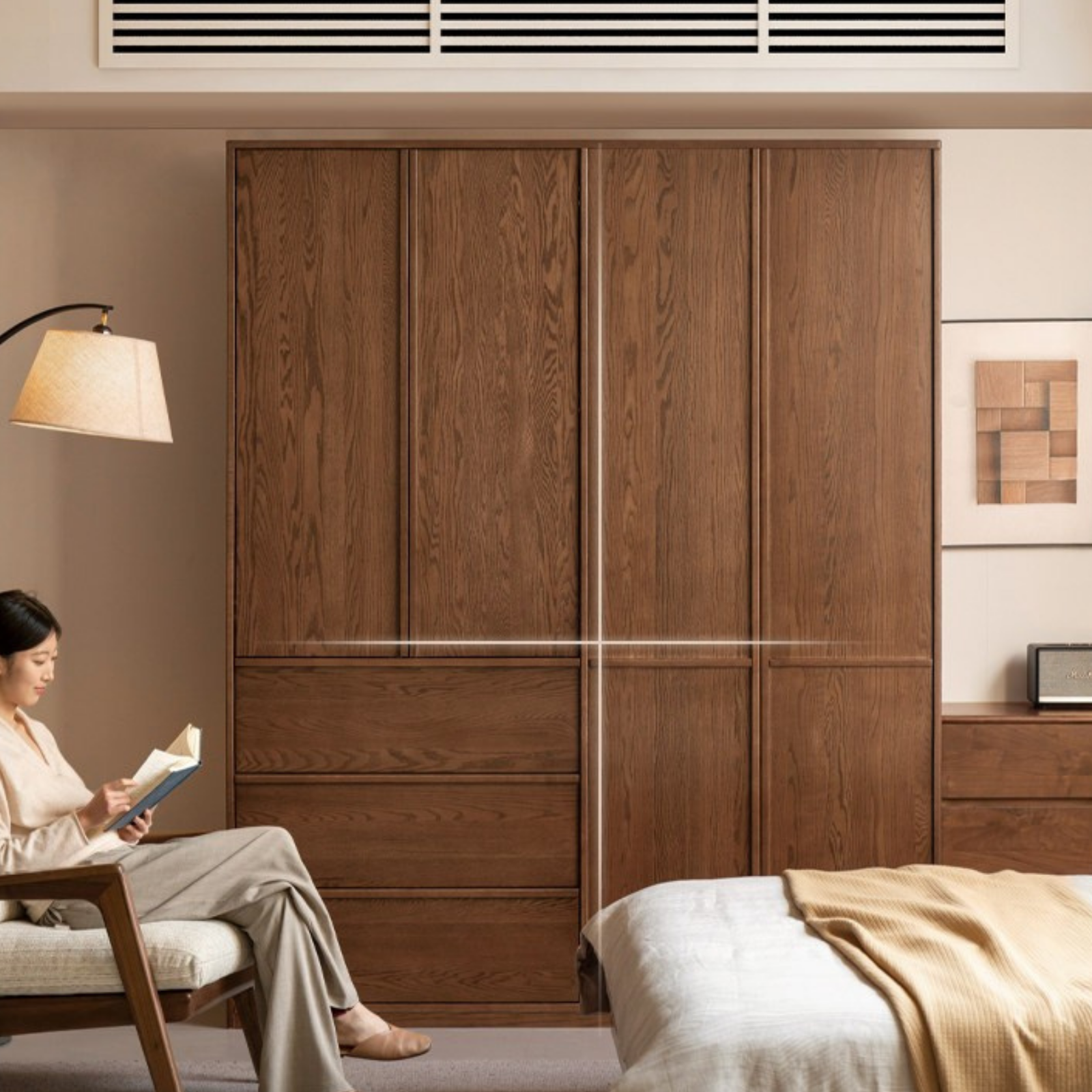 Oak Solid Wood Wardrobe with Modern Minimalist Design