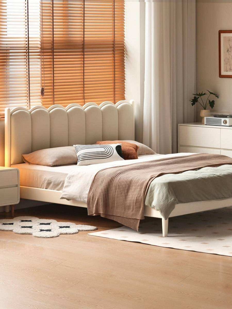 Rubberwood Solid Wood Upholstered Bed with Scalloped Headboard, French Cream Style