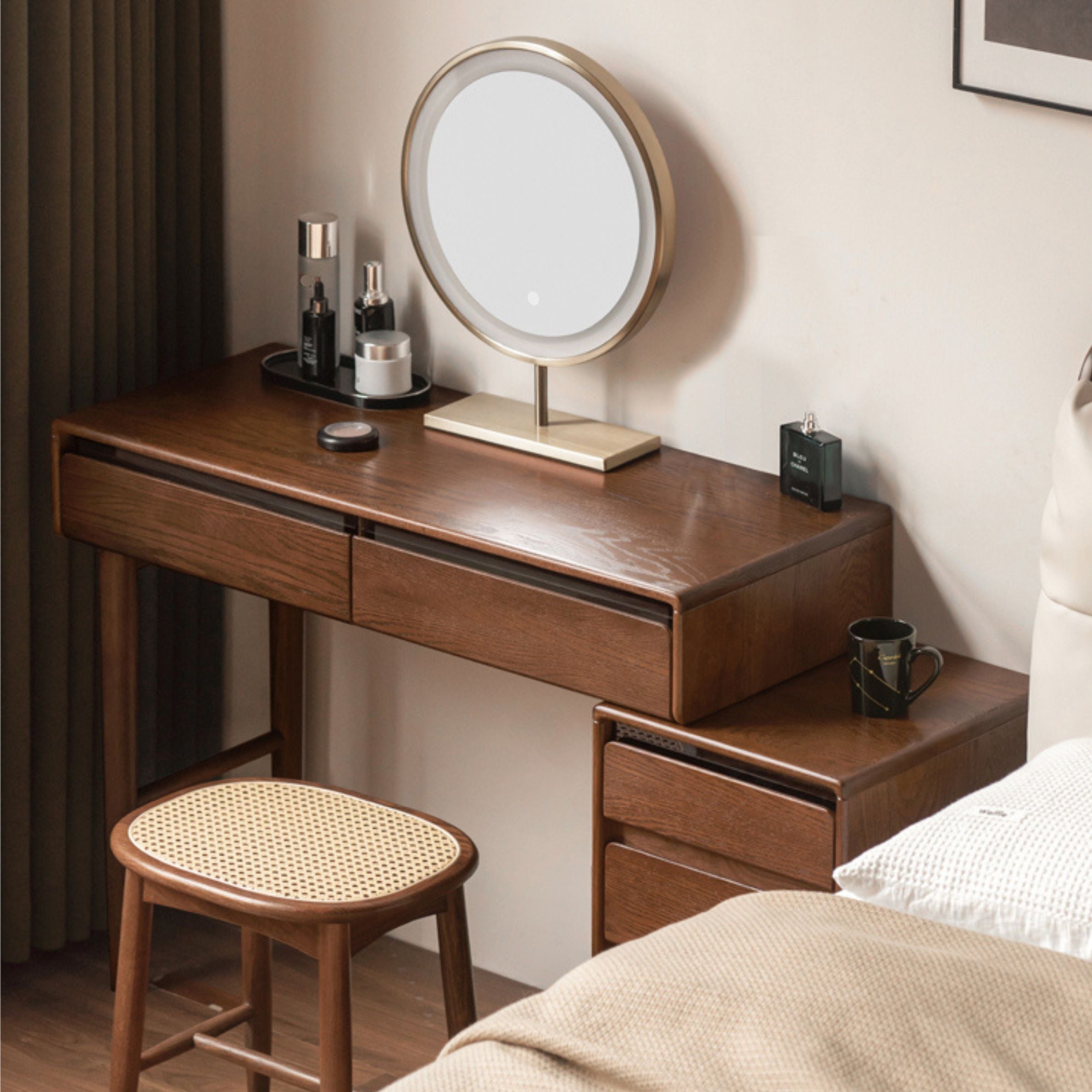 Oak Solid Wood Retractable Modern Dressing Table.