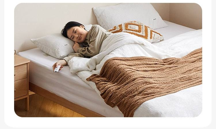 Beech Solid Wood Platform Bed, Headboard-Free Bed, Flush-Edge Floating Bed