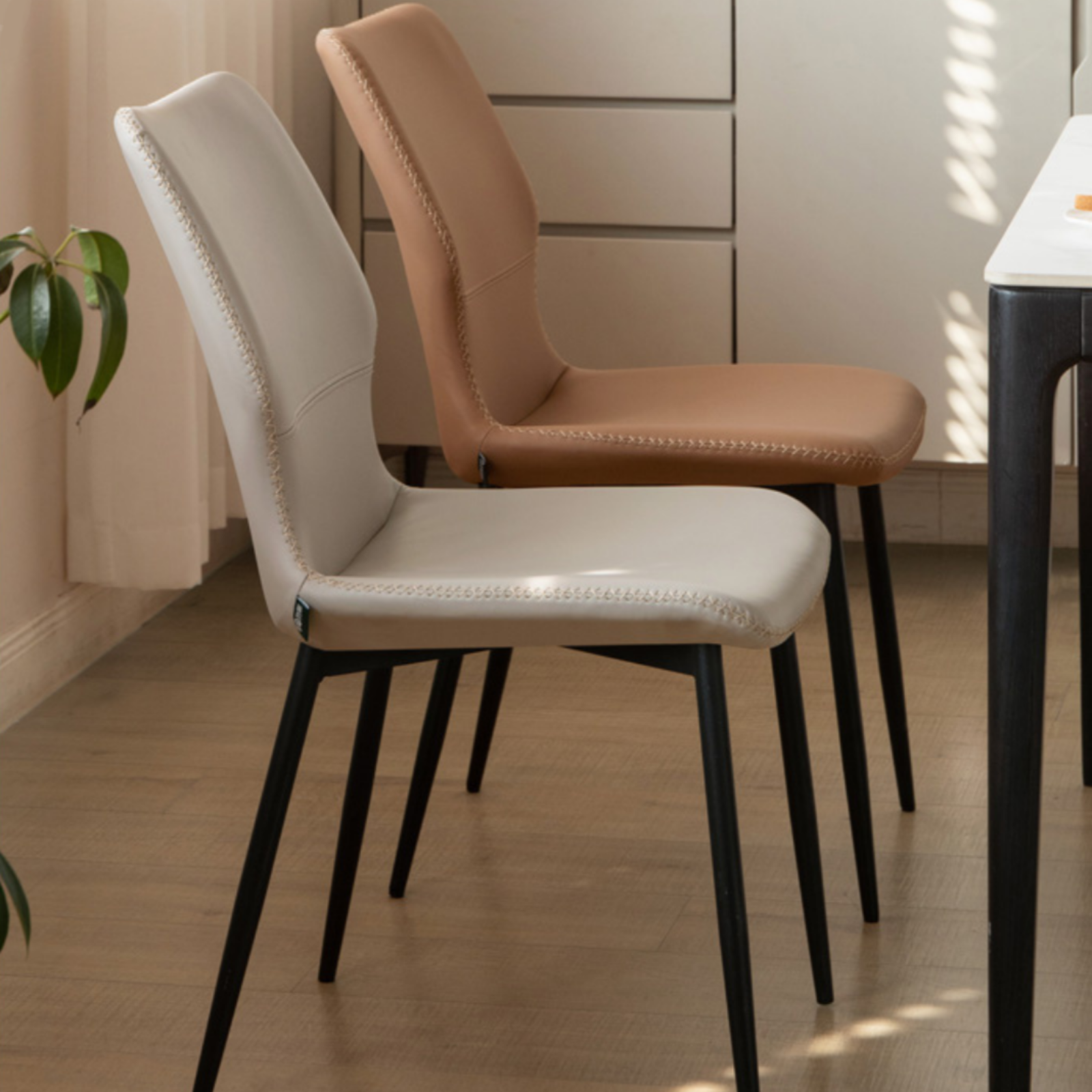 Set 4 pcs Leather Organic Light Luxury Soft Chair