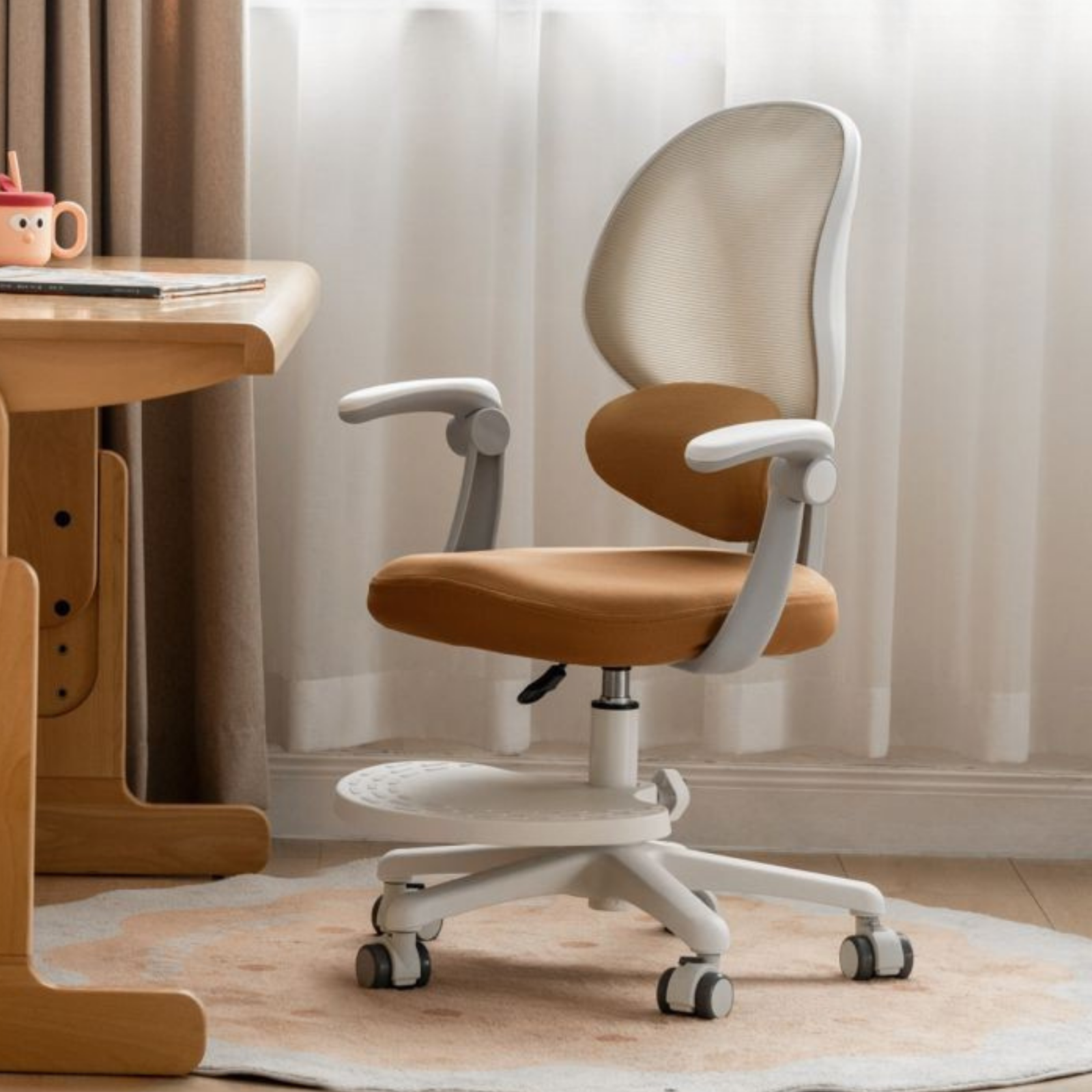 Children's Study Chair with Adjustable Backrest and Adjustable Lift