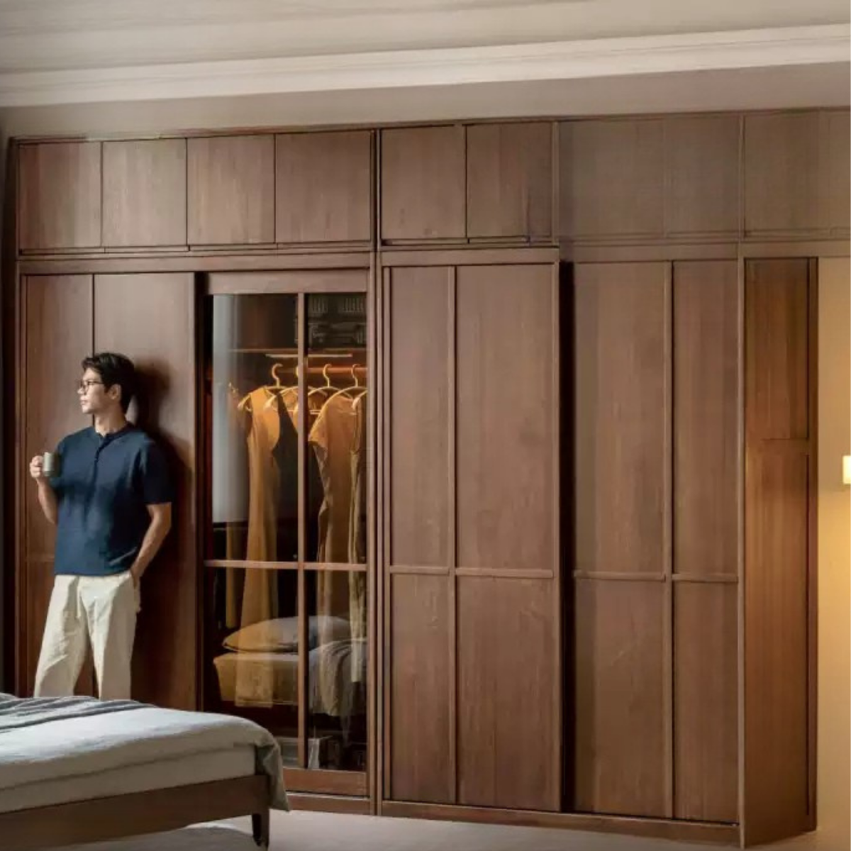 Black Walnut Solid Wood, Solid Longan Hardwood Italian Luxury Sliding Door Wardrobe