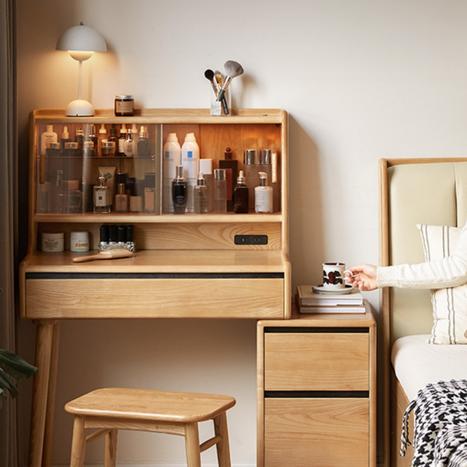 Ash Solid Wood Modern Dressing Table