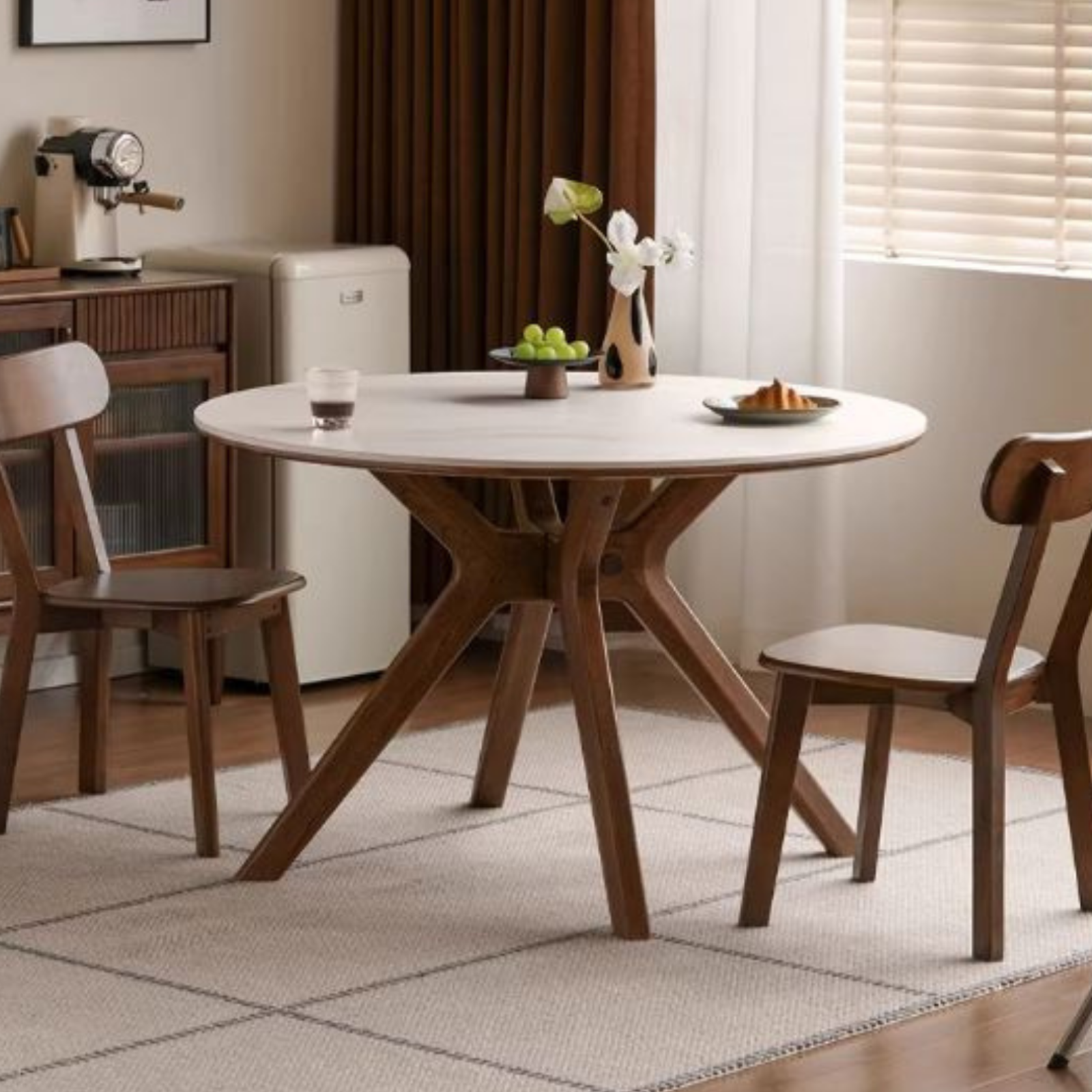 Oak Solid Wood Round Dining Table with Modern Minimalist Design