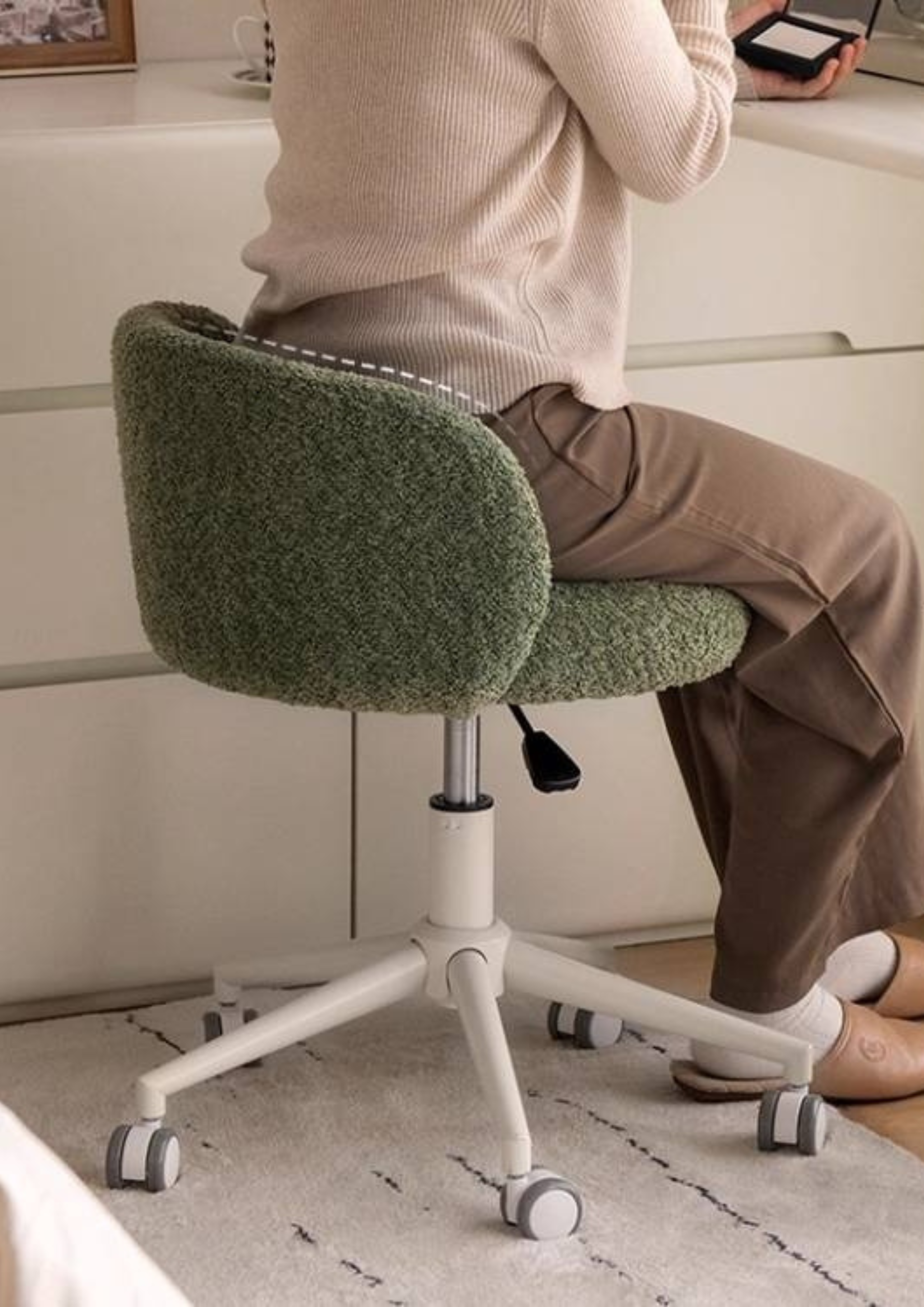 Modern Height Adjustable Makeup Chair