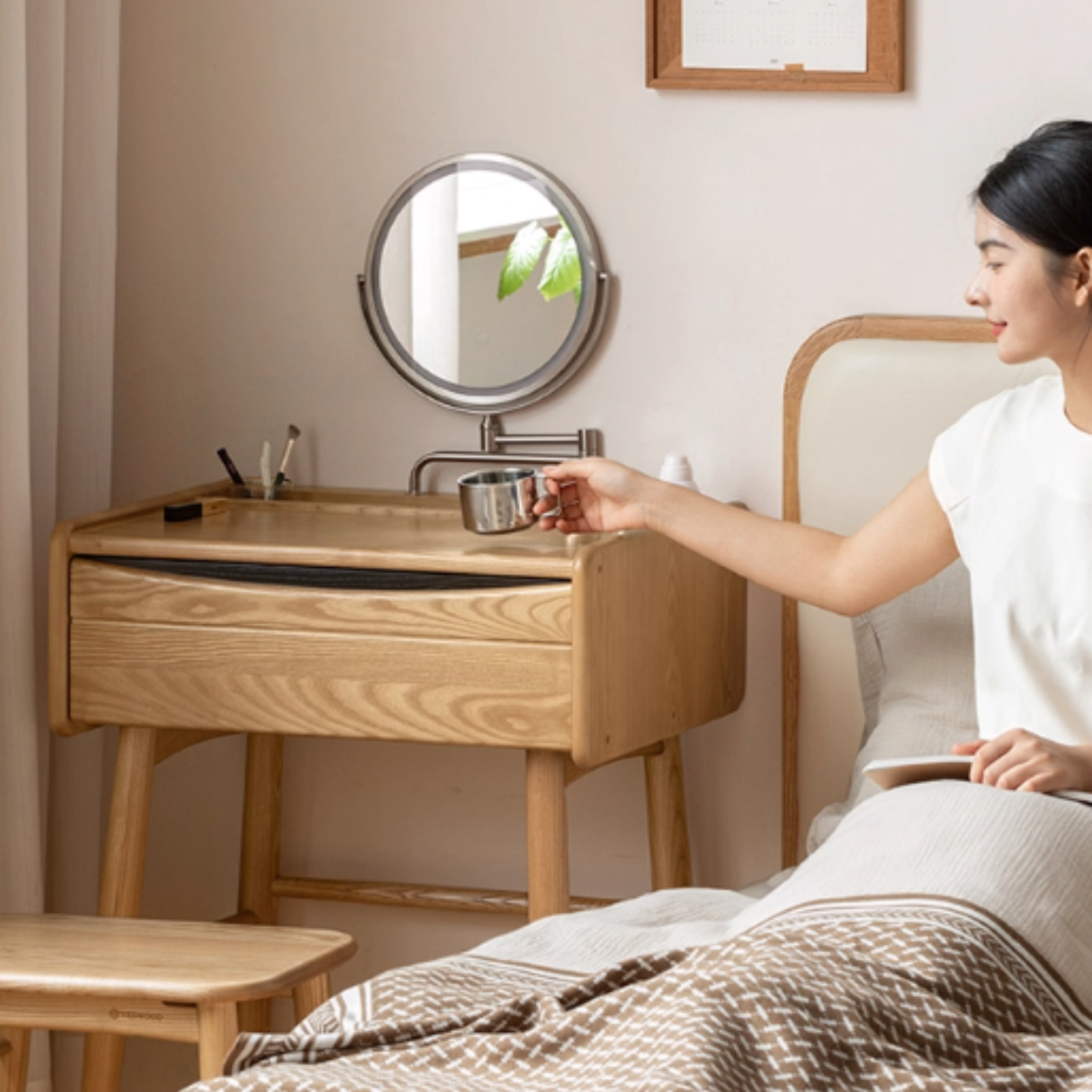 Ash Solid Wood Modern Dressing Table