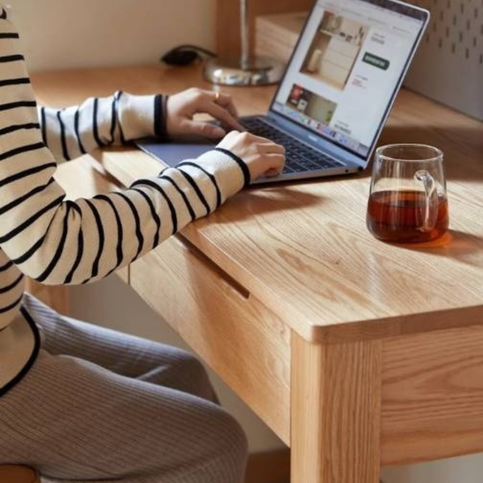Oak Solid Wood Office Desk and Bookshelf Integrated