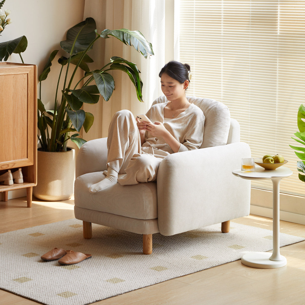 Cream Style goose down Leisure Fabric armchair)