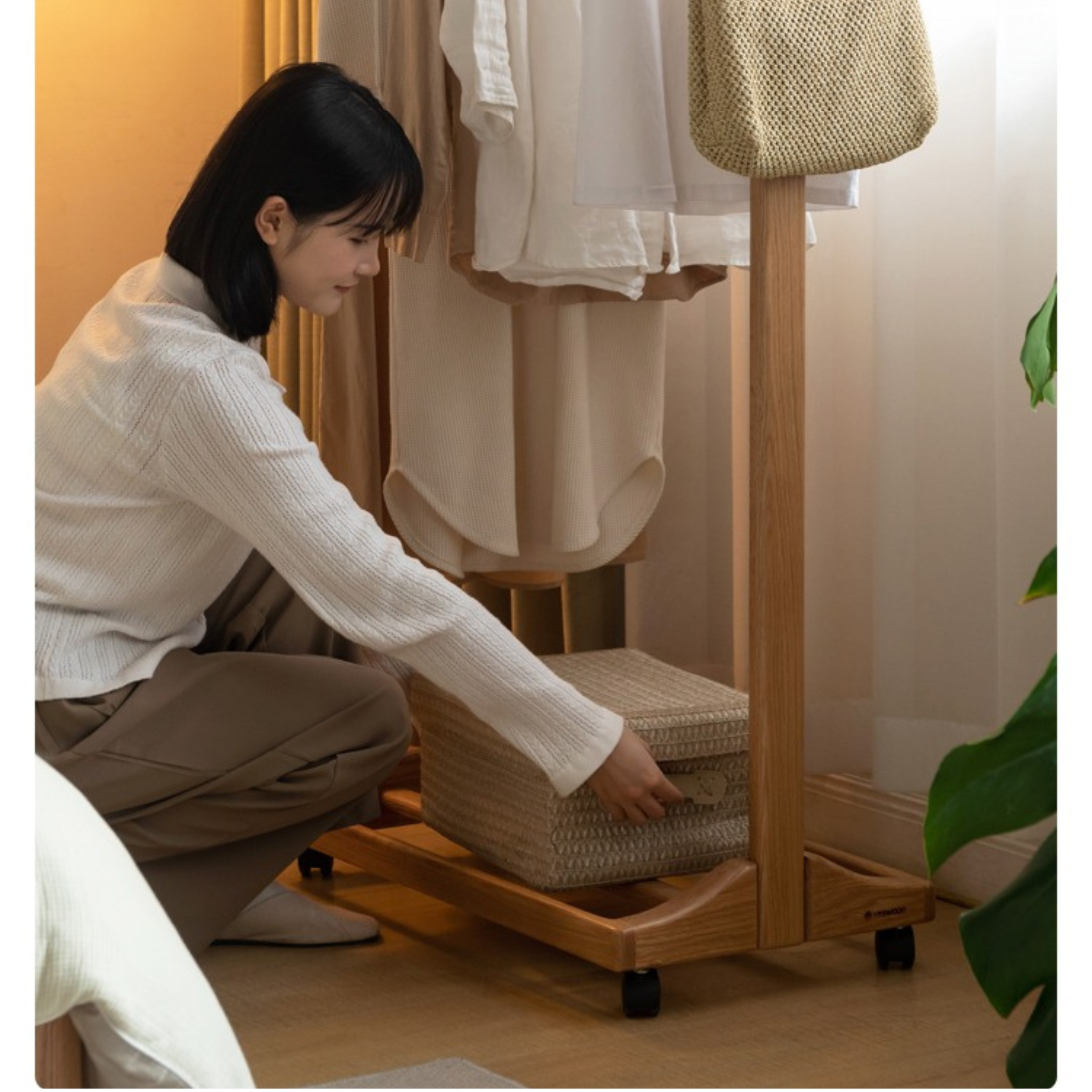 Oak, Birch, Solid Rubberwood Movable Hanger