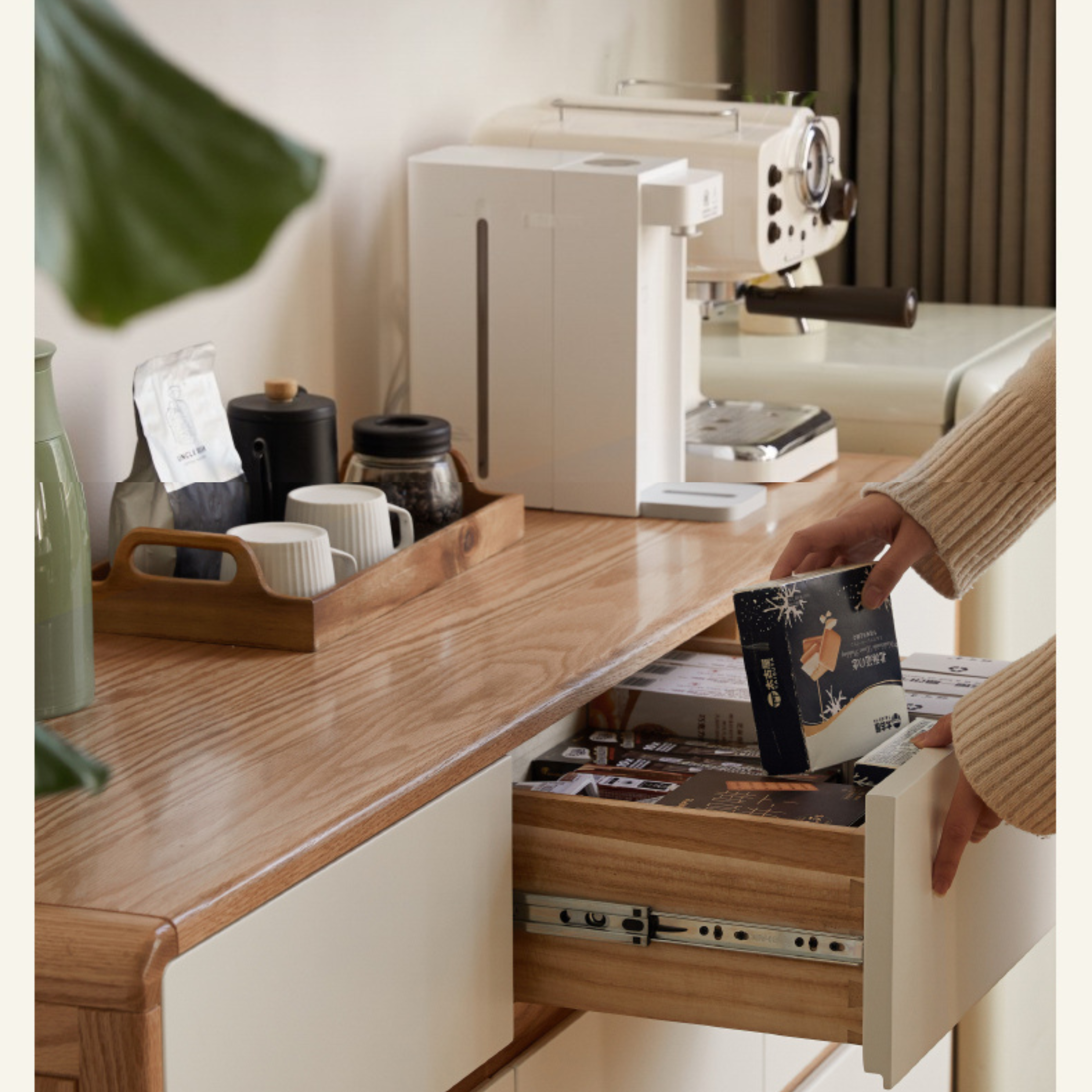 Oak Solid Wood Modern Nine Drawer Cabinet