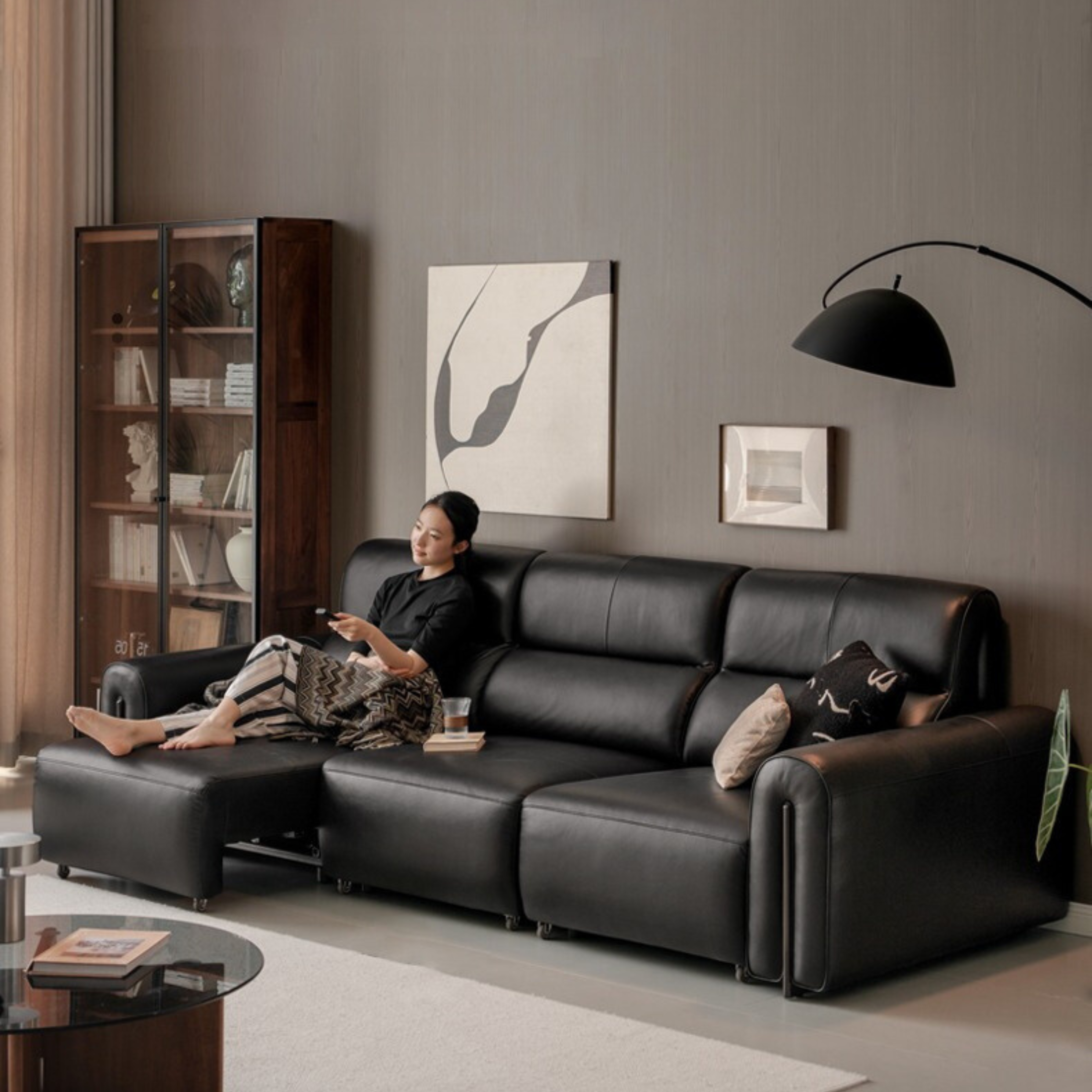 Genuine leather Sofa Bed Italian Light Luxury.