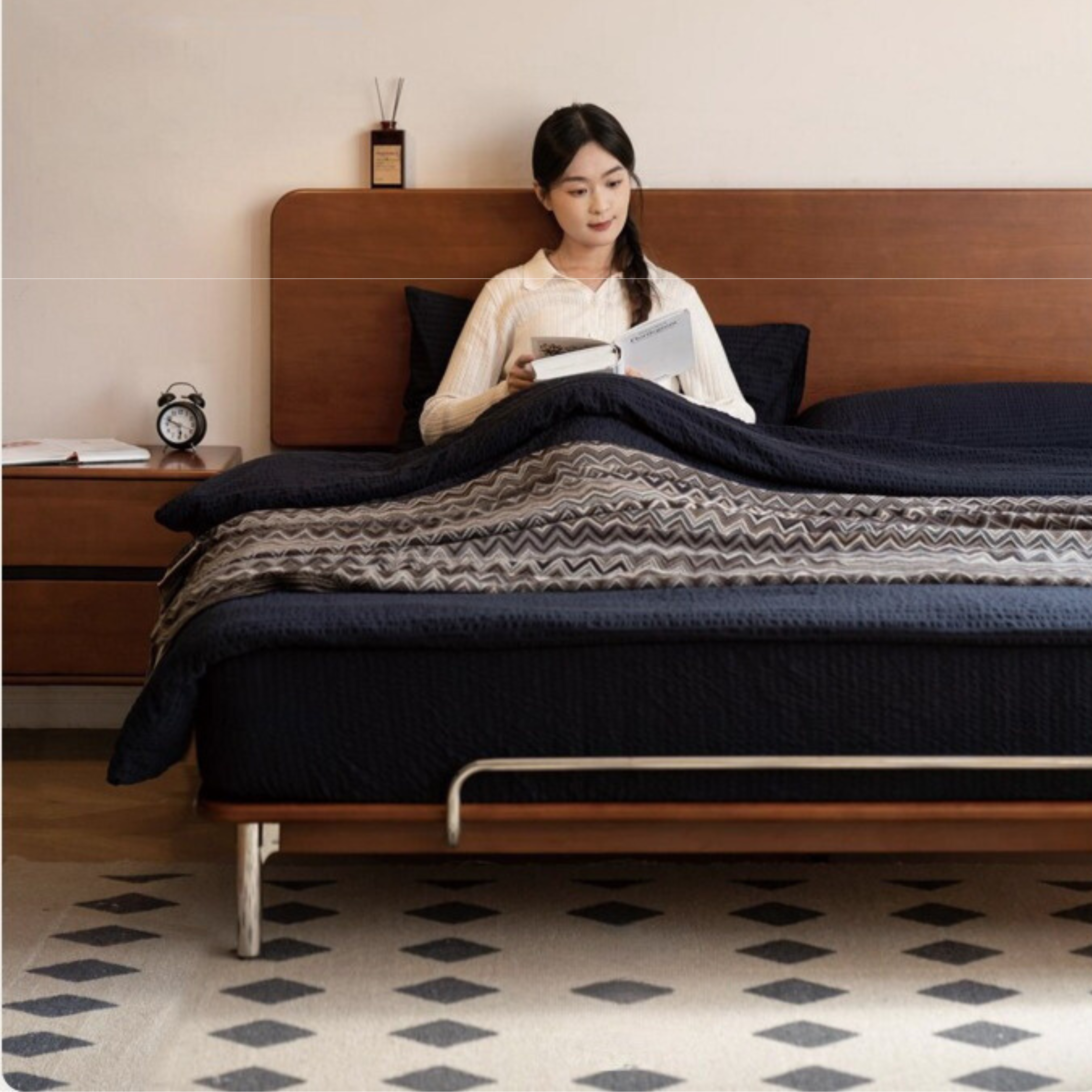 Poplar Solid Wood Bed Medieval Style Bed