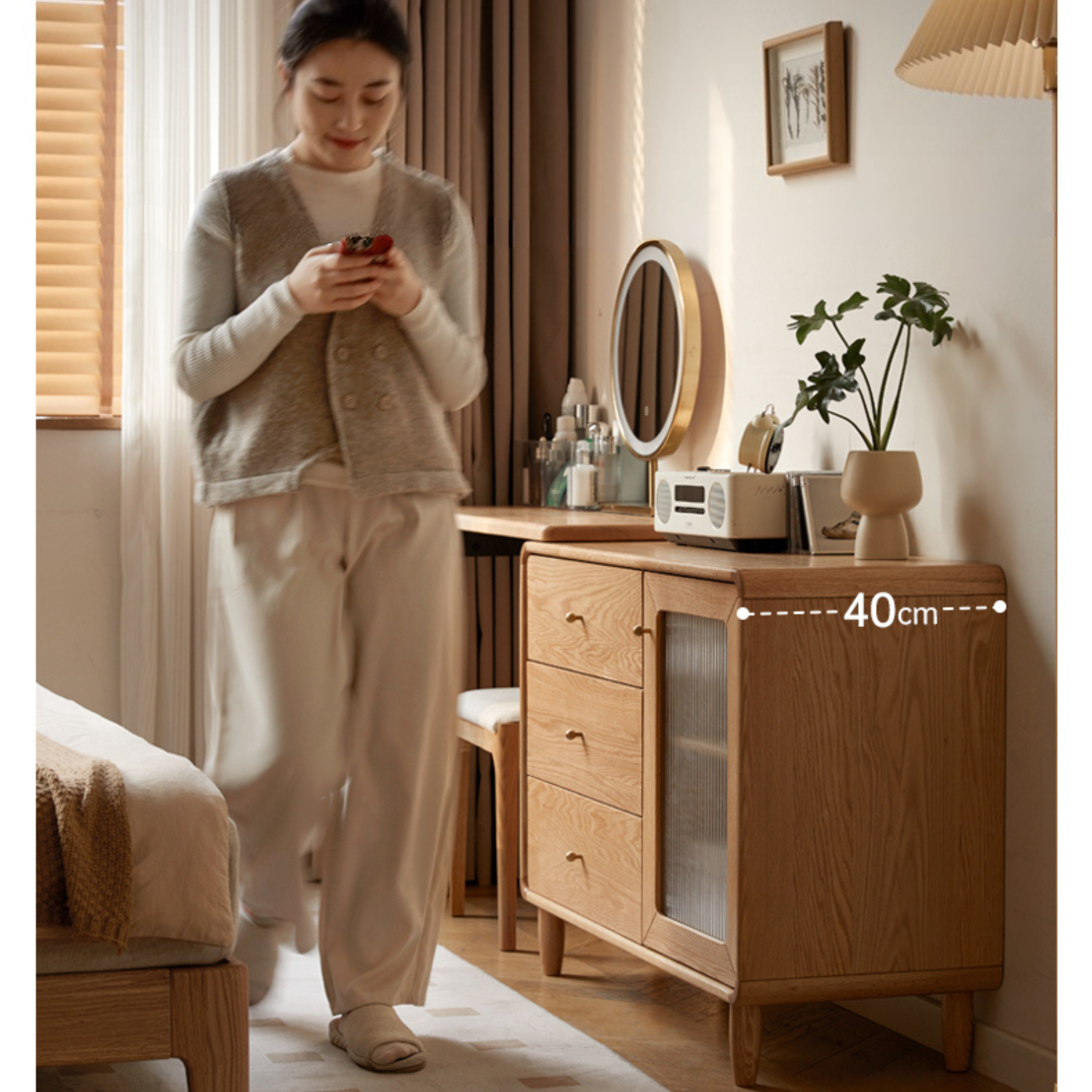 Oak Solid Wood Retractable Dressing Table.