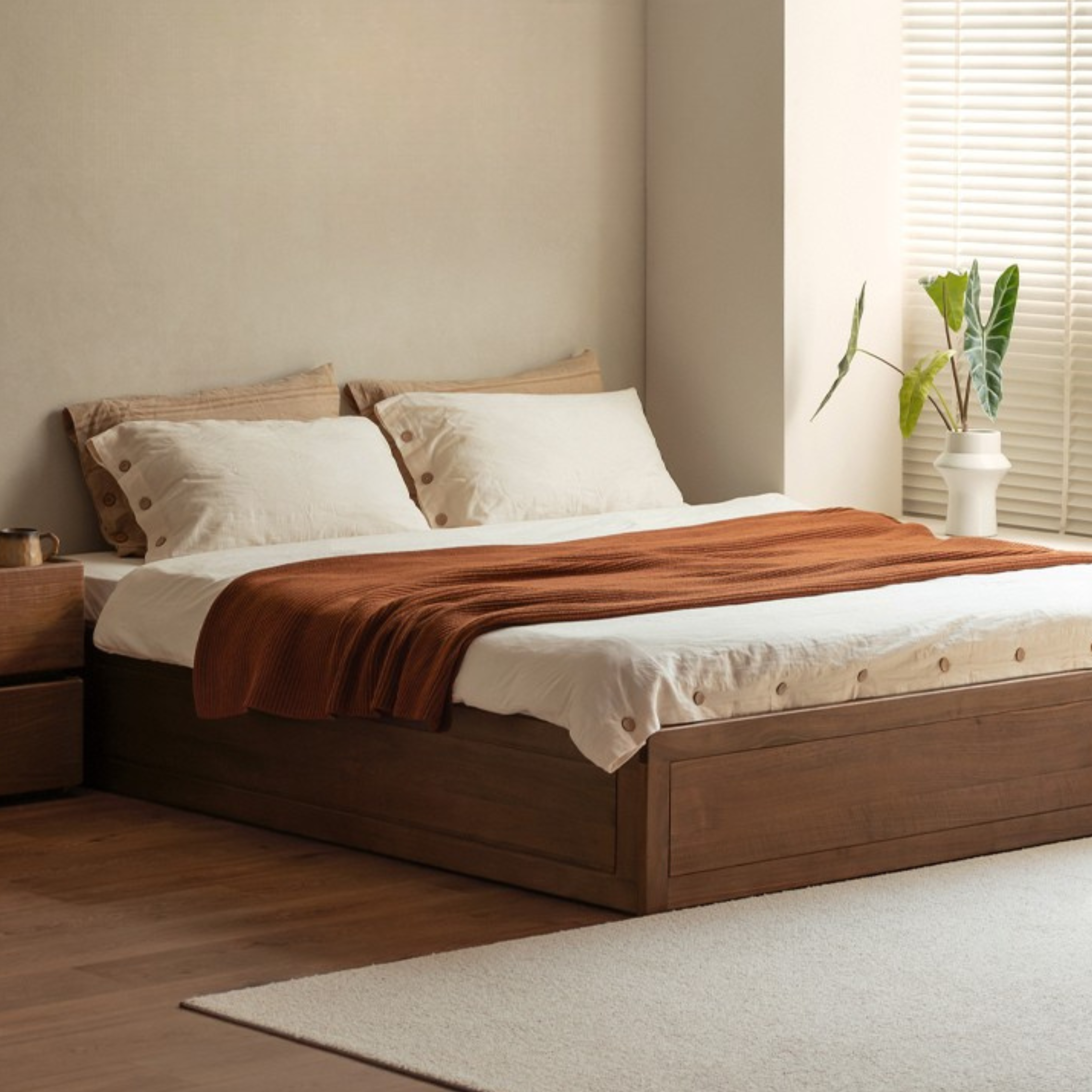 Black Walnut Solid Wood Italian Light Luxury Platform Bed, Headboard-Free Box Bed