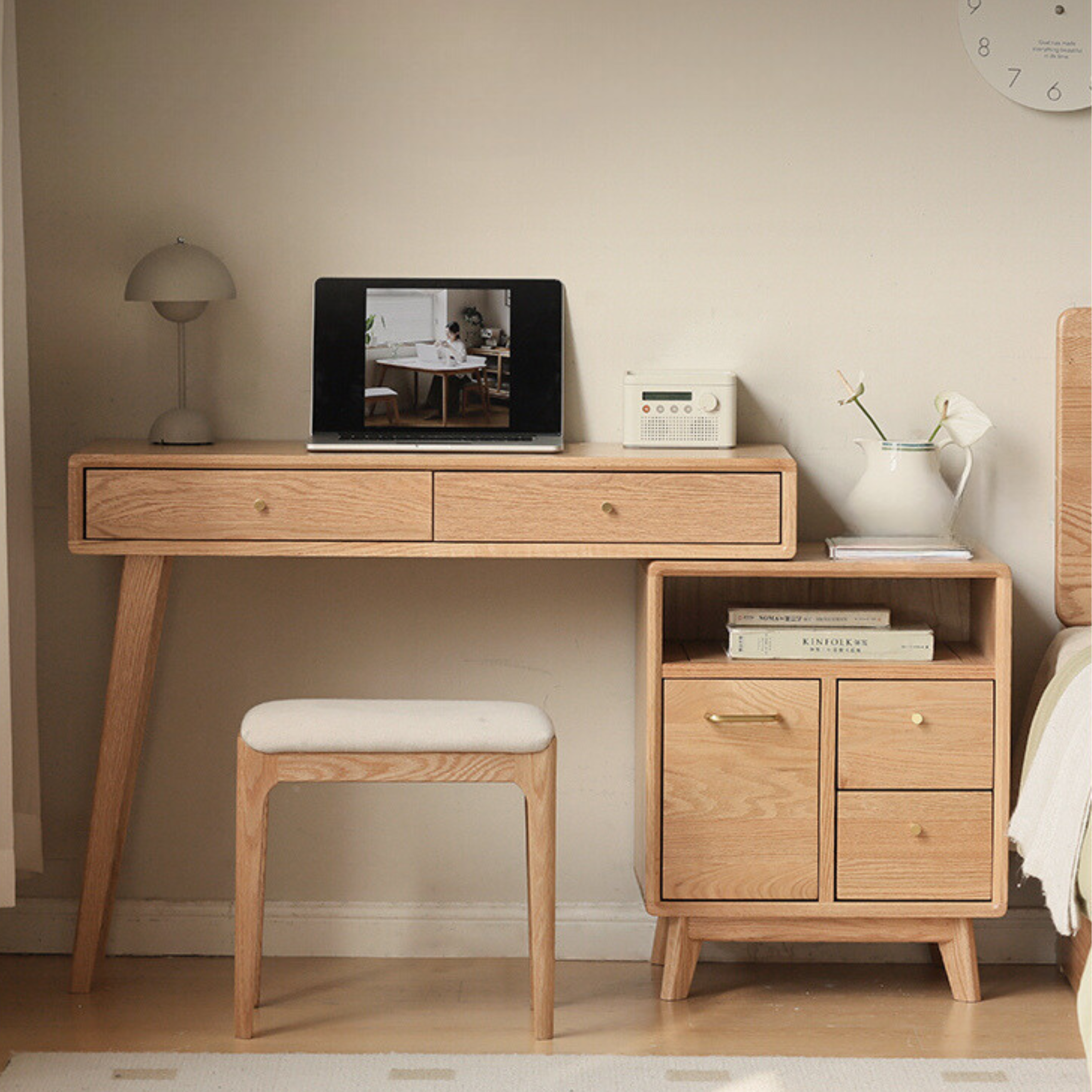 Oak, Rubberwood Solid Wood Vanity Table Telescopic.