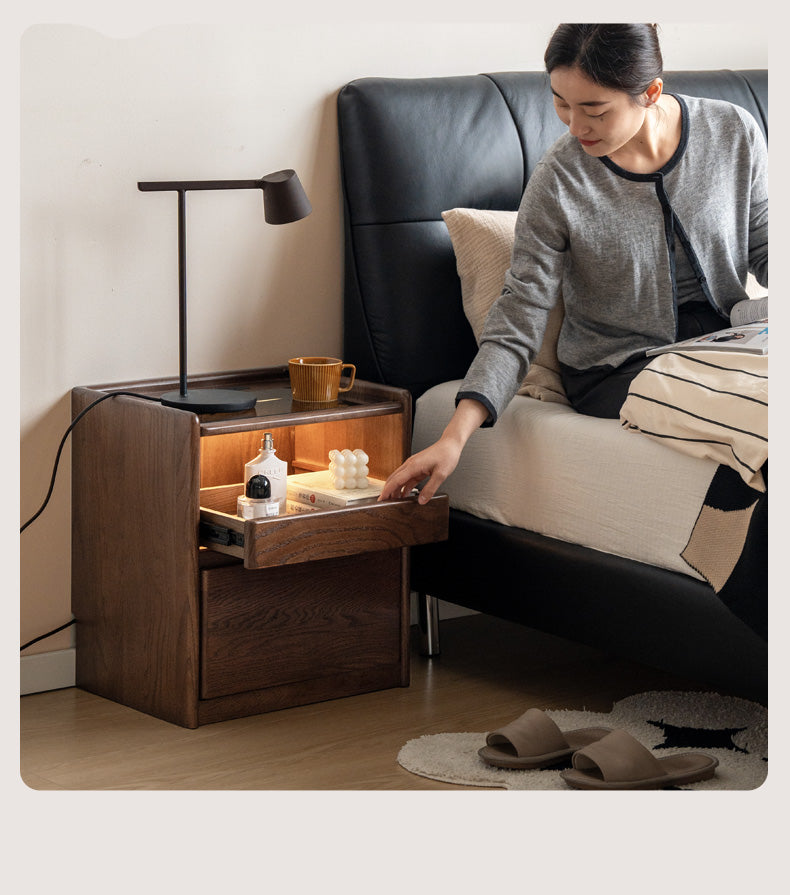 Black Walnut, Oak, Sandalwood Solid Wood Nightstand Socket, Lamp