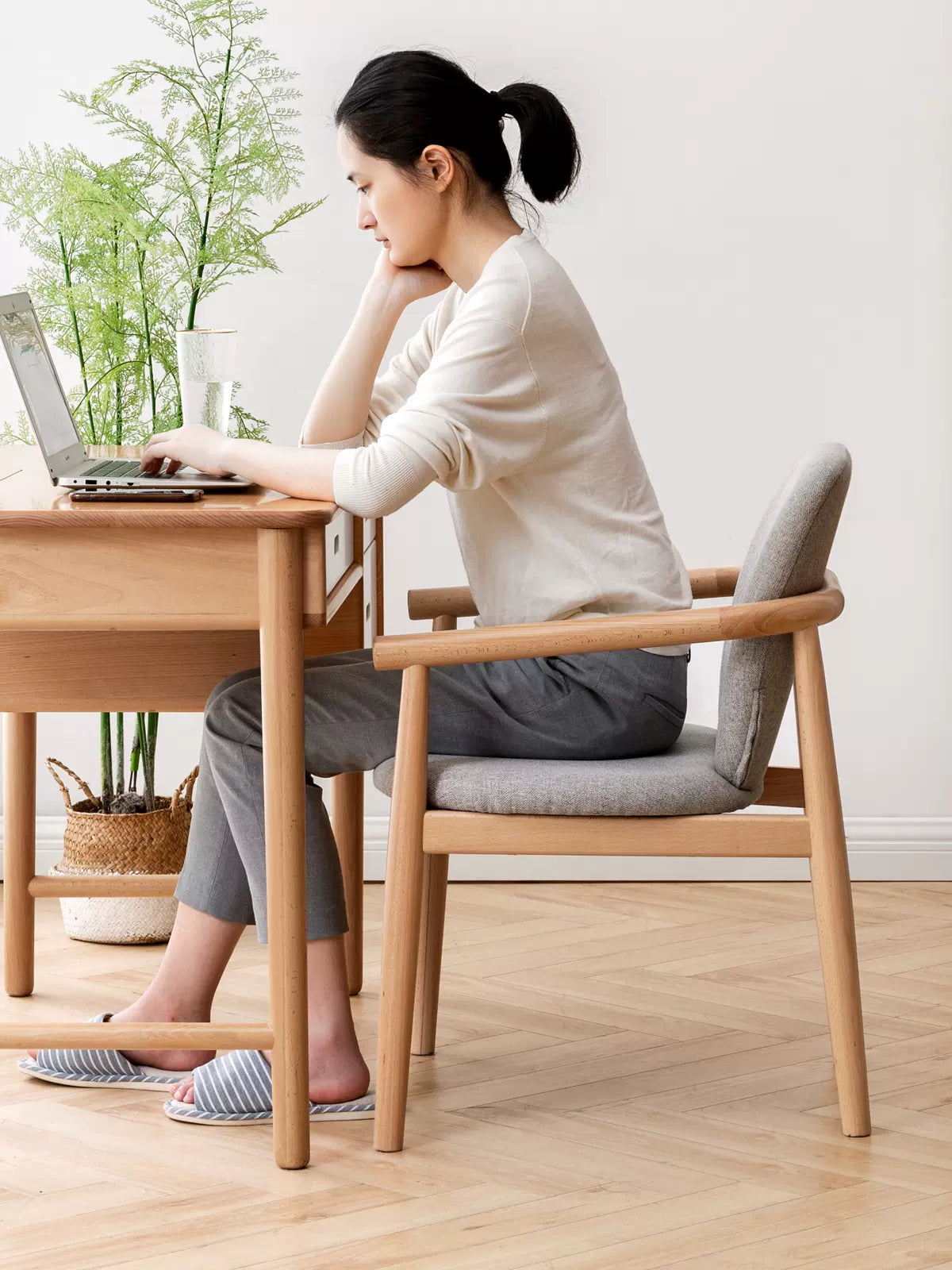 Beech Solid Wood Armchair Nordic)