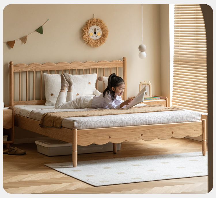 Oak solid wood children's bed<