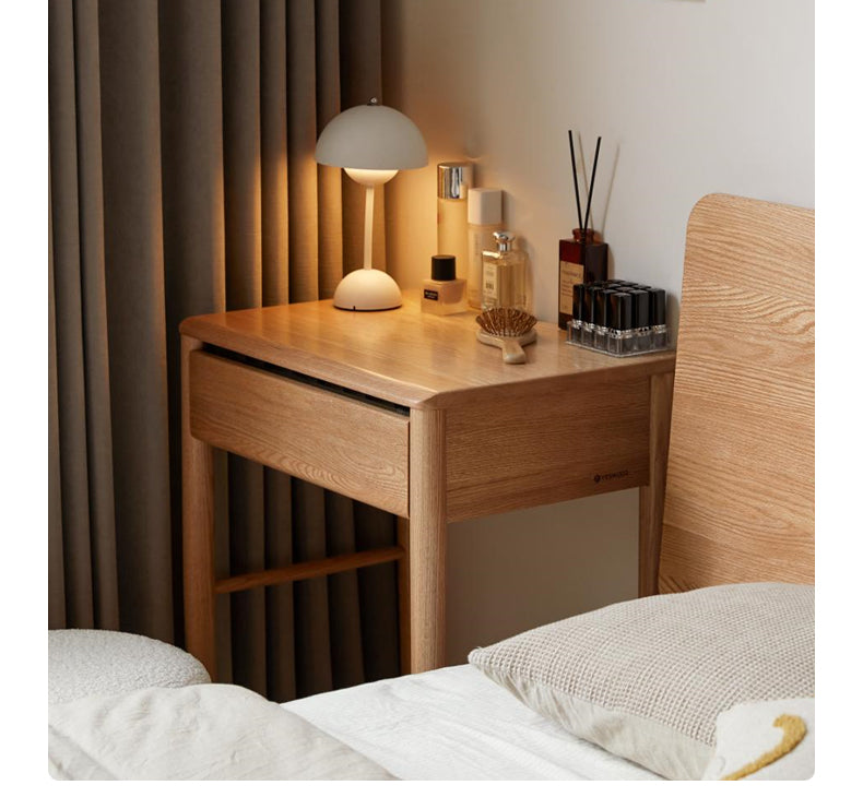 Oak Solid Wood Simple Dressing Table.