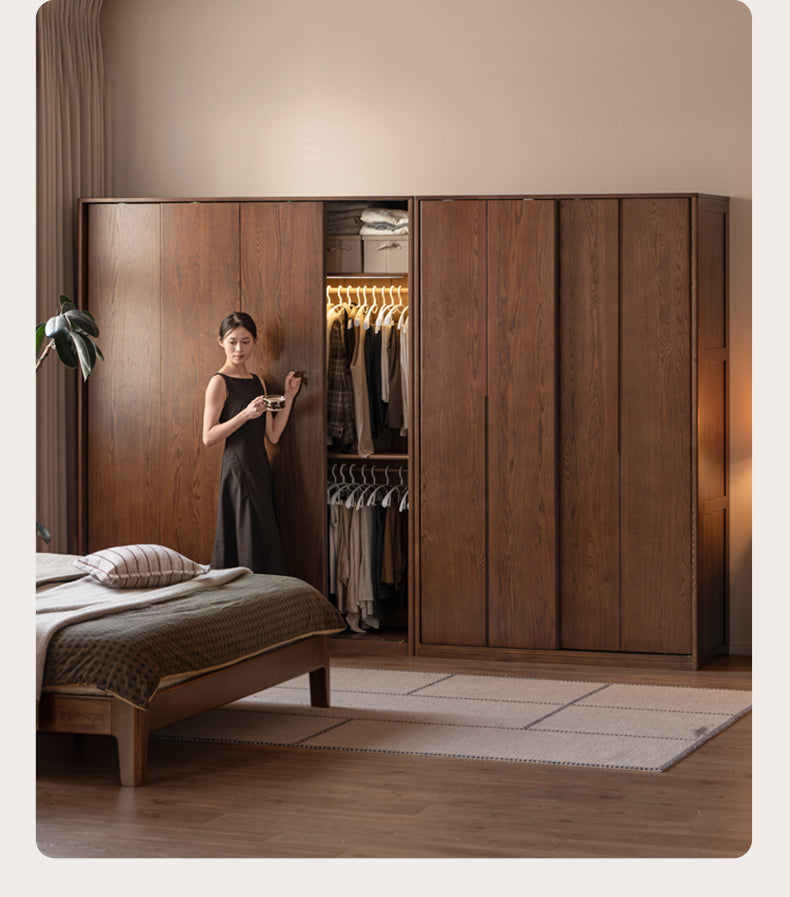 Oak Solid Wood Modern Style Wardrobe