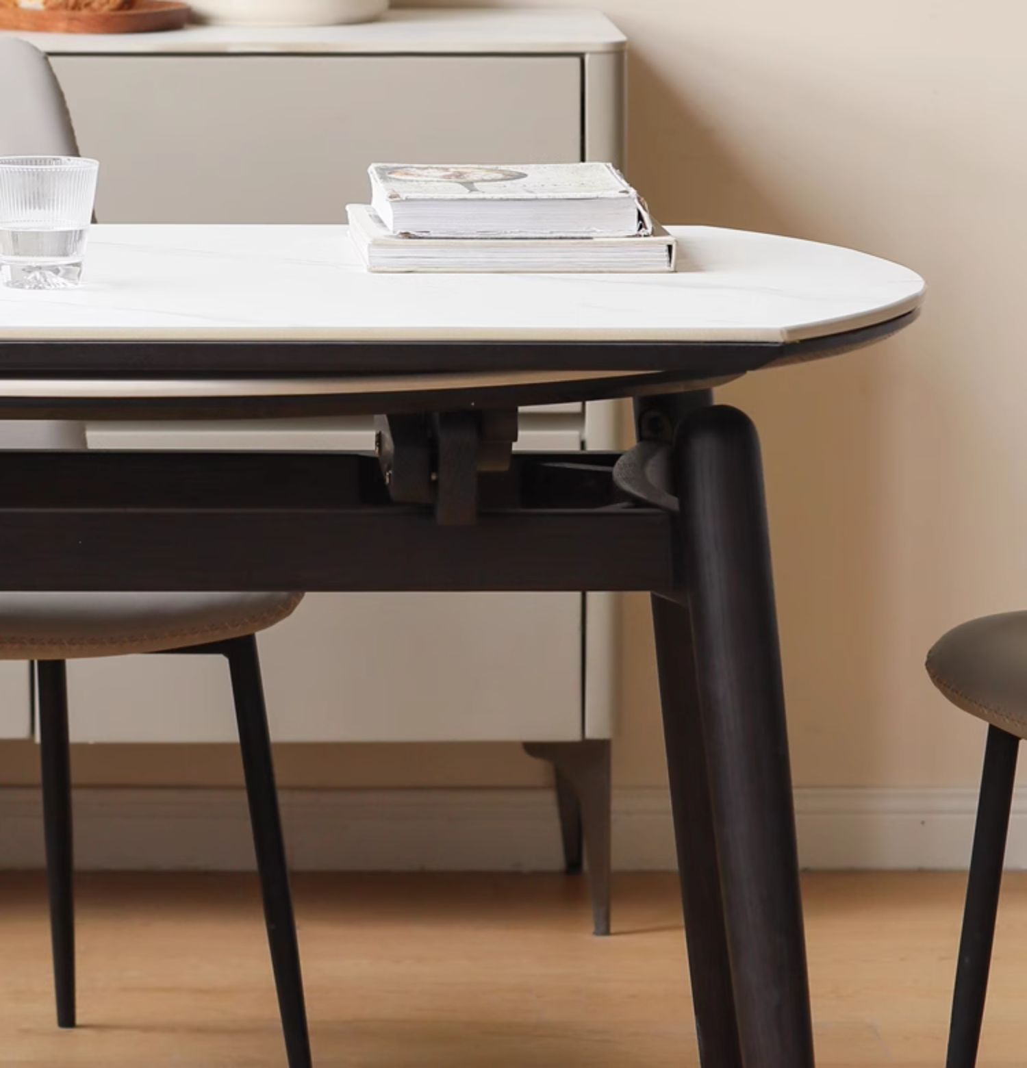 Oak Solid Wood Light Luxury Rock Retractable Dining Table