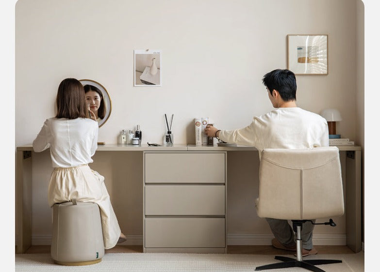 Poplar, Oak Solid Wood Telescopic Vanity Table Three Drawers.