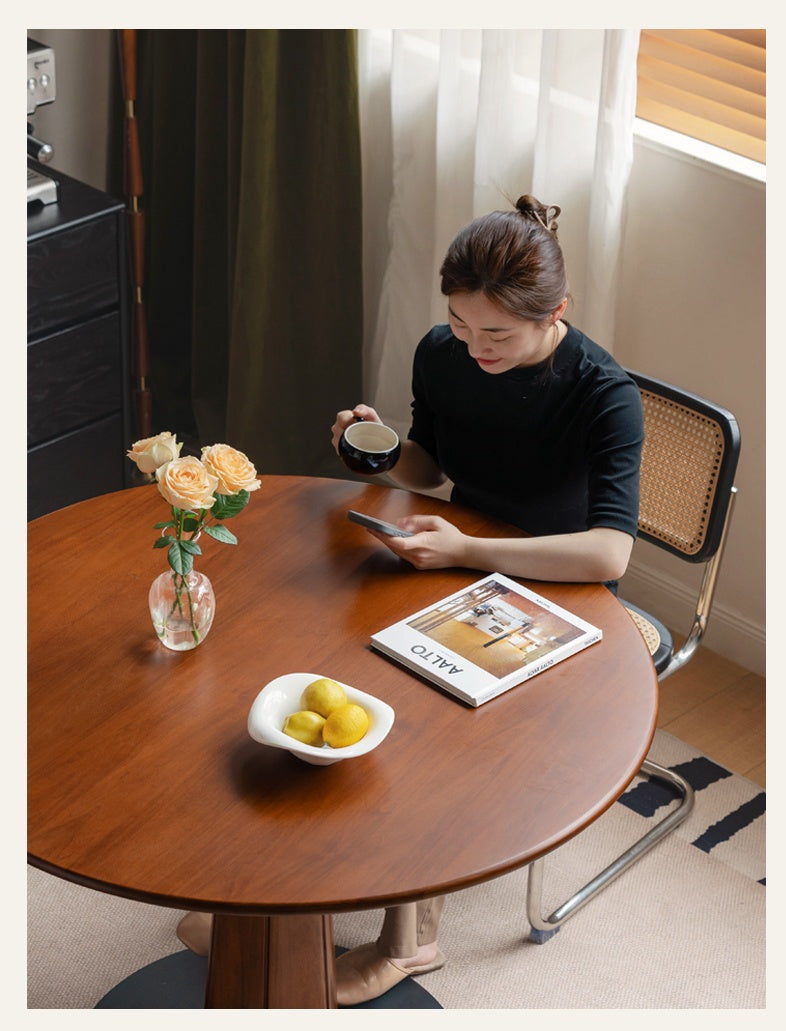 Poplar Solid Wood Retro Medieval Style Dining Table