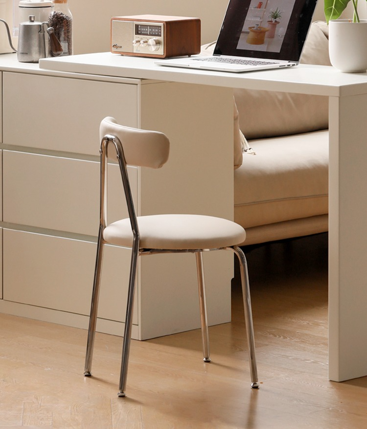 Makeup Soft White/Black Chair