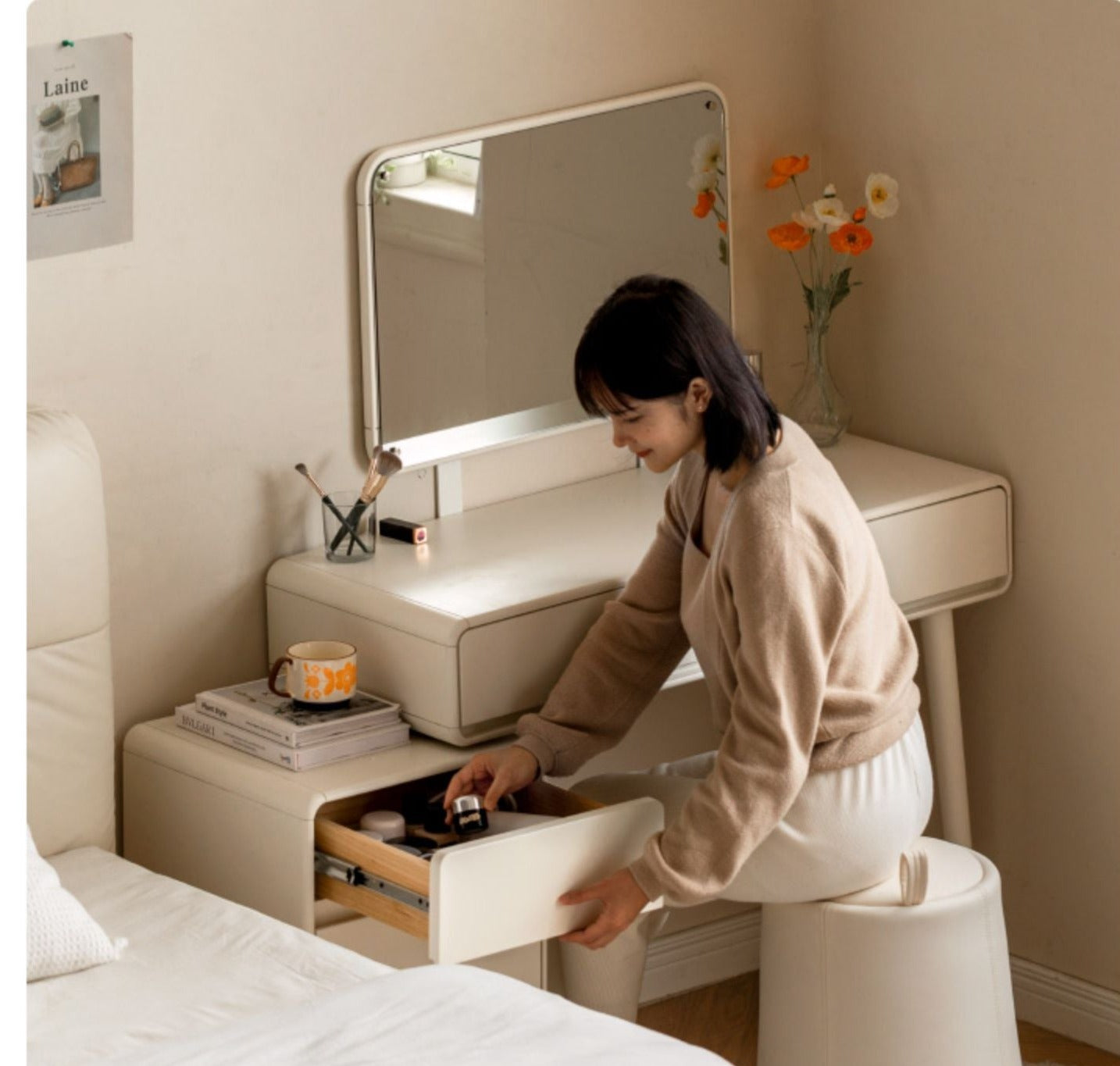 Solid Rubberwood Milky Telescopic Vanity Table.