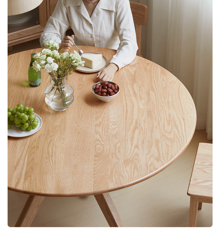 Oak Solid Wood Modern Minimalist Style Round Dining Table