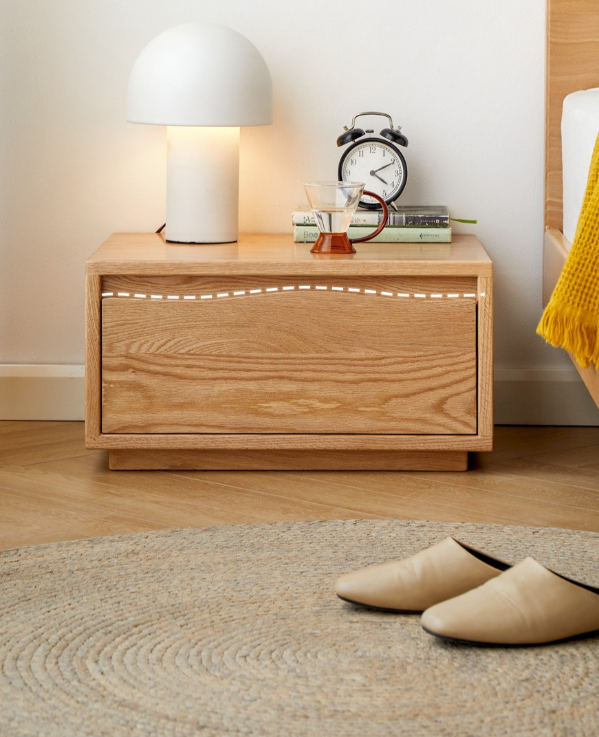 Oak Solid Wood Floor Standing Nightstand<