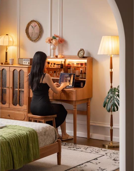 Cherry Solid Wood French Retro Vanity Table with Light