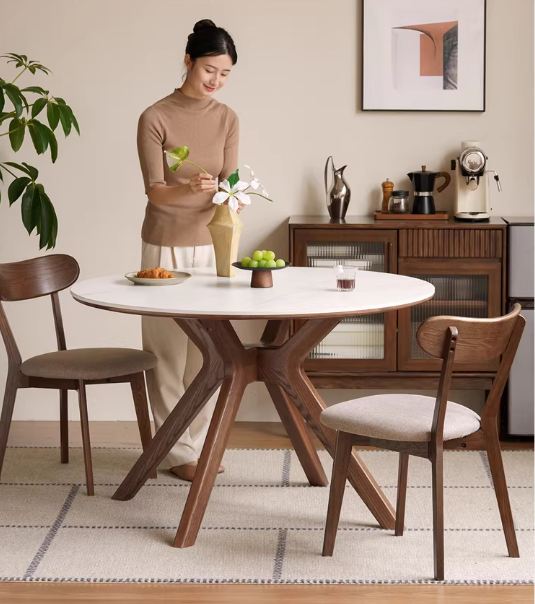 Oak Solid Wood Round Dining Table with Modern Minimalist Design